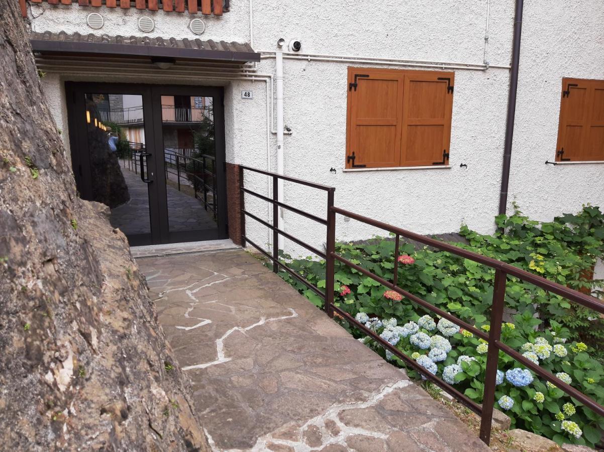 Bilocale A Piazza Brembana Apartment ภายนอก รูปภาพ