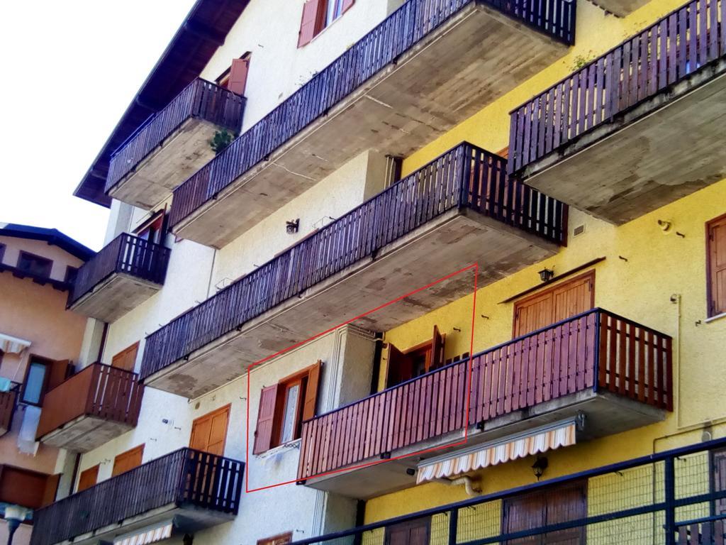 Bilocale A Piazza Brembana Apartment ภายนอก รูปภาพ